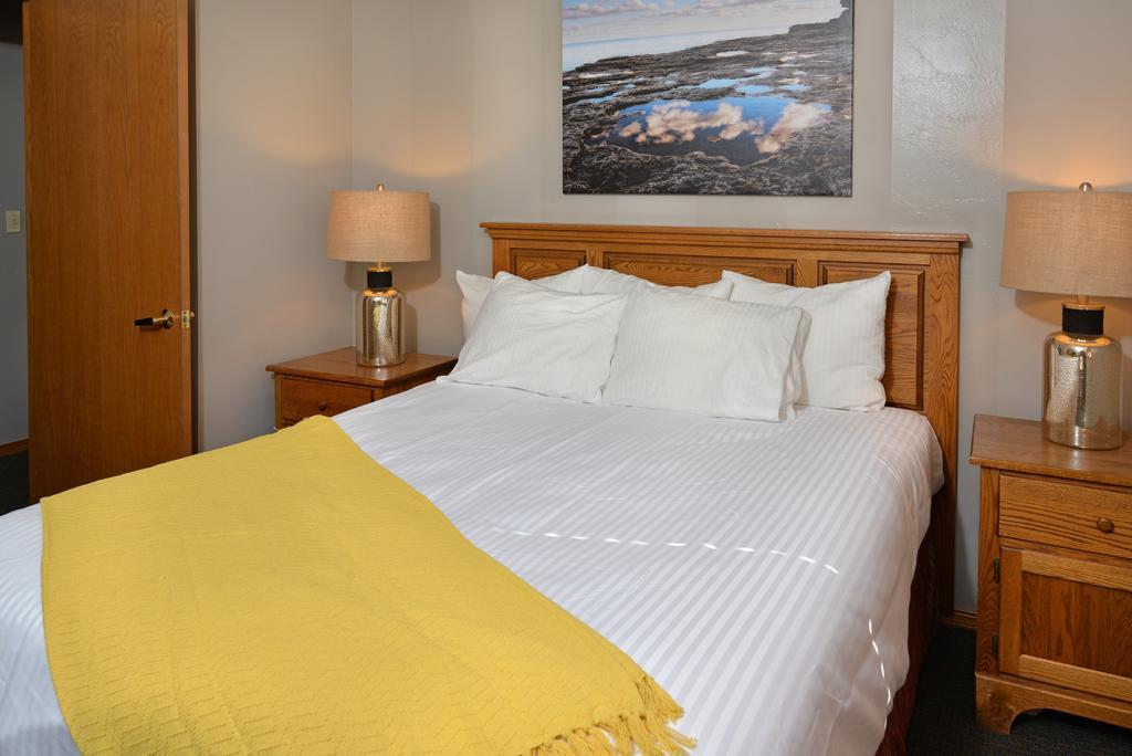 Westwood Shores Waterfront Resort Стерджен-Бей Экстерьер фото