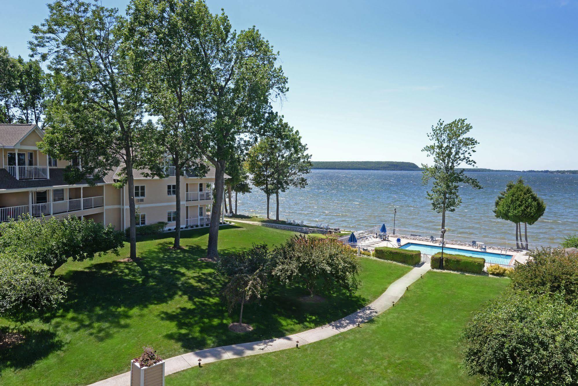 Westwood Shores Waterfront Resort Стерджен-Бей Экстерьер фото