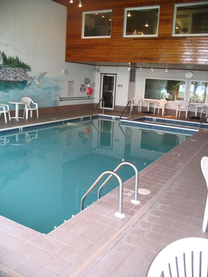 Westwood Shores Waterfront Resort Стерджен-Бей Экстерьер фото
