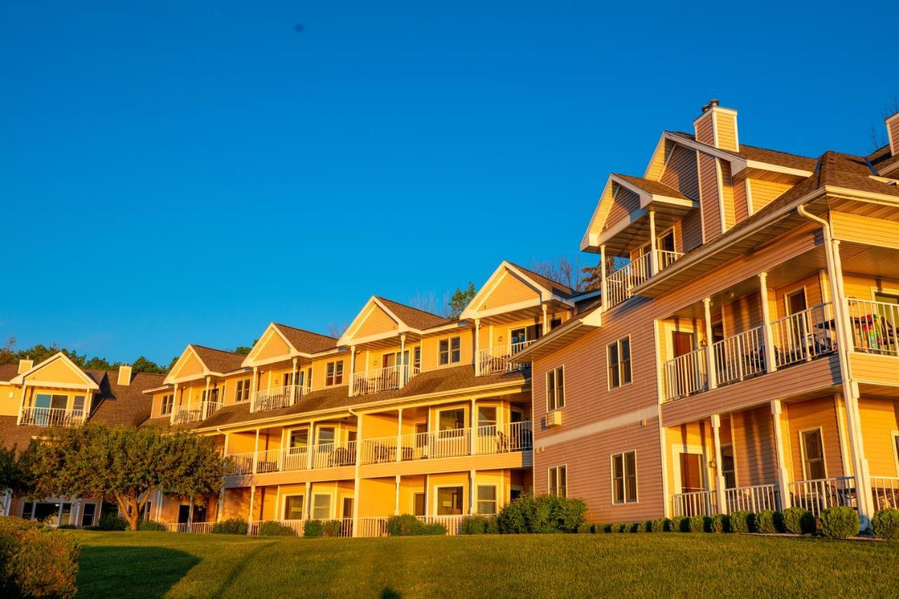 Westwood Shores Waterfront Resort Стерджен-Бей Экстерьер фото