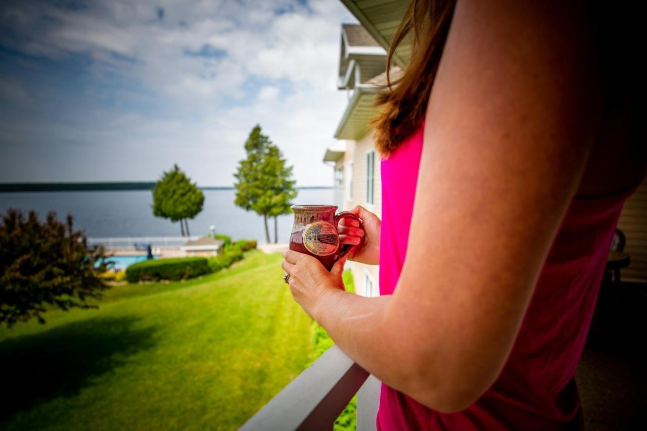 Westwood Shores Waterfront Resort Стерджен-Бей Экстерьер фото