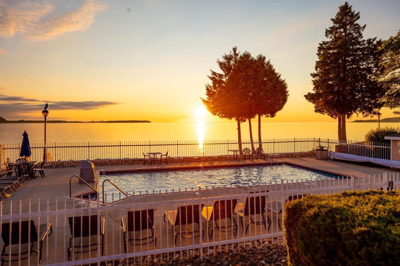 Westwood Shores Waterfront Resort Стерджен-Бей Экстерьер фото